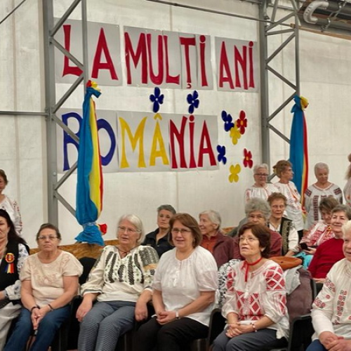 Hora Unirii cu persoanele în vârstă din Sectorul 6, la Conacul Golescu-Grant